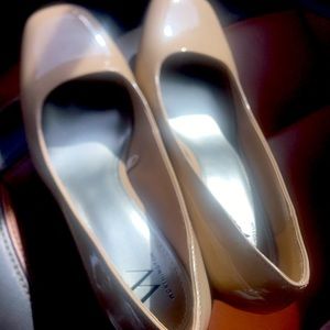 Women’s Worthington Pumps. Size 9.5. Barely worn. Excellent condition.